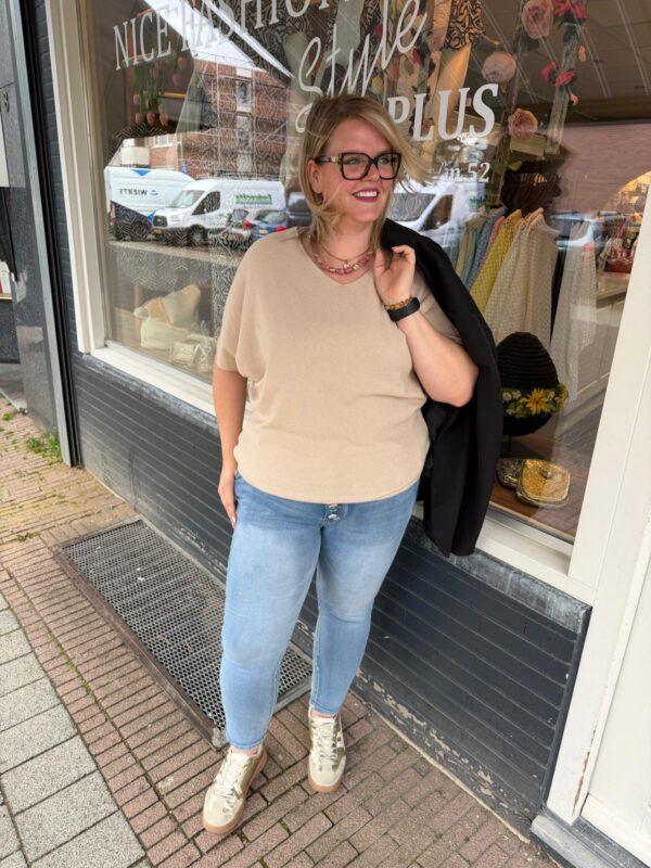 Triple Nine Vleermuis Trui beige