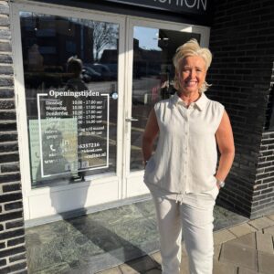 Only Carmakoma Mouwloze Top beige