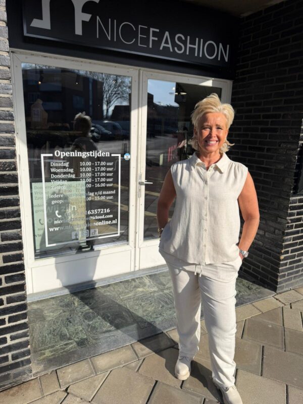 Only Carmakoma Mouwloze Top beige