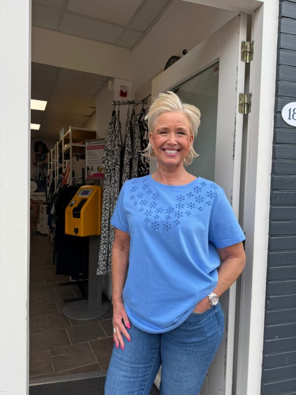 Only Carmakoma T-Shirt borduursel licht blauw