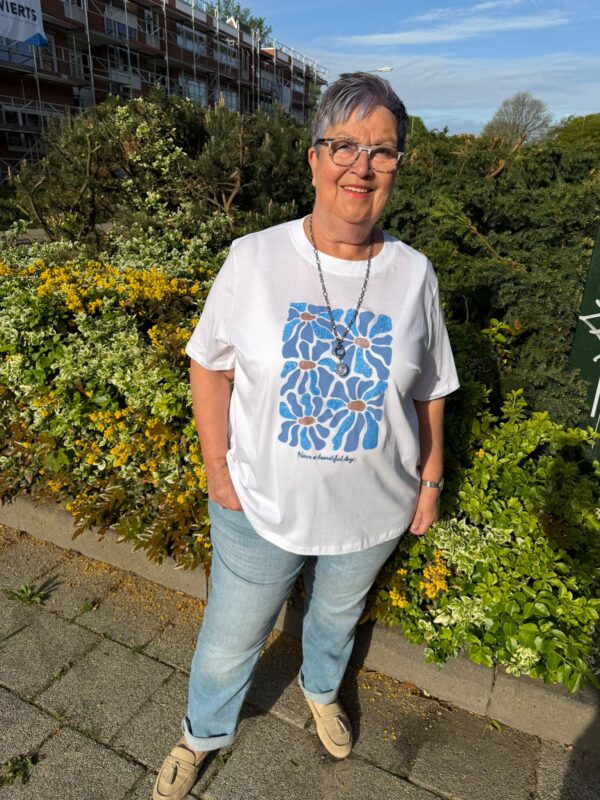 Only Carmakoma T-Shirt Wit blauwe bloem